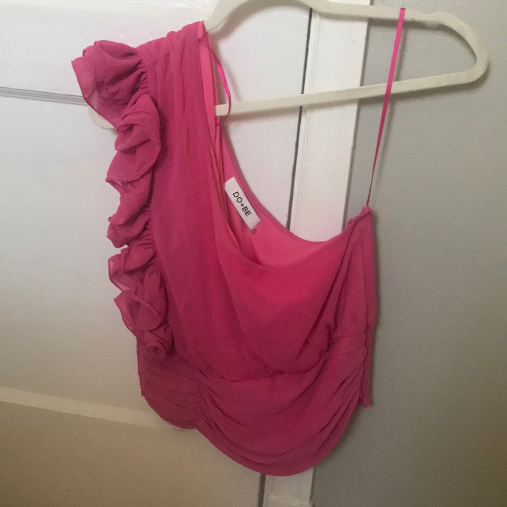 Do + Be one shoulder pink top